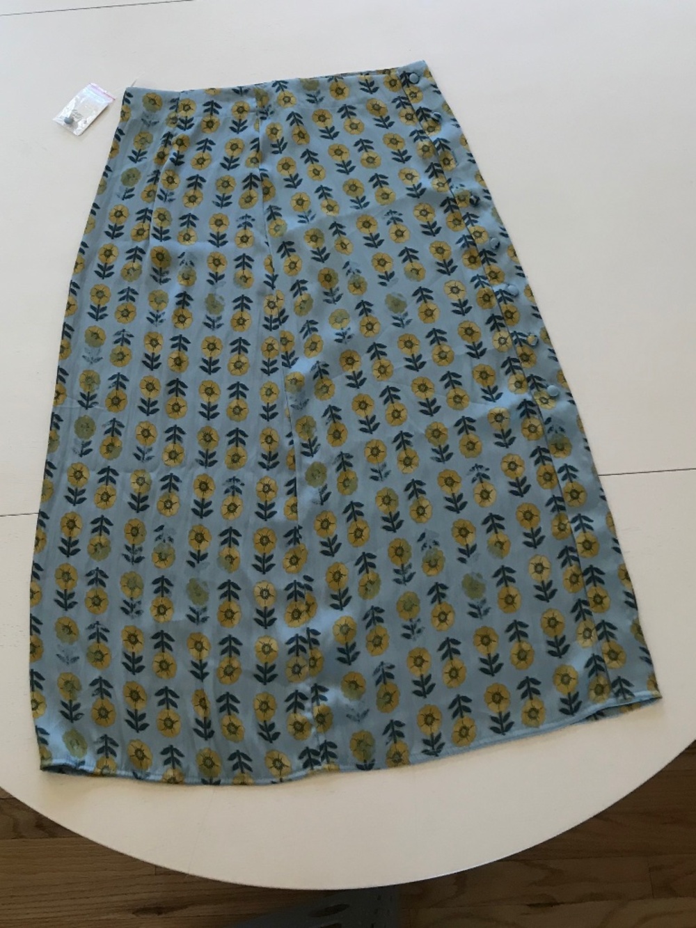 TRENDING 🔥 BOHO-CHIC ALL OVER FLORAL PRINT 90’S RETRO SATIN FREE PEOPLE SKIRT - Picture 3 of 13